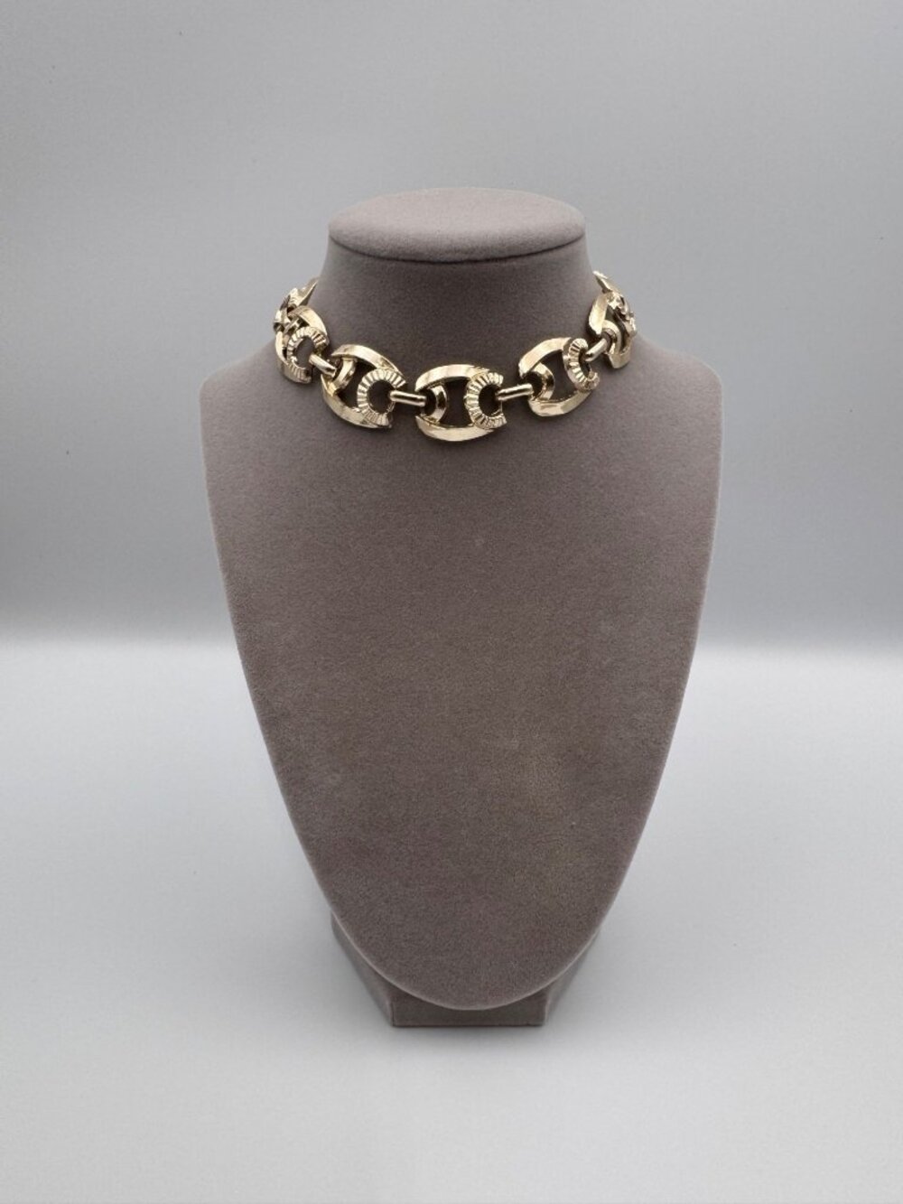 Vintage Gold Tone Chunky Openwork Link Choker Necklace Mod Geometric Unsigned